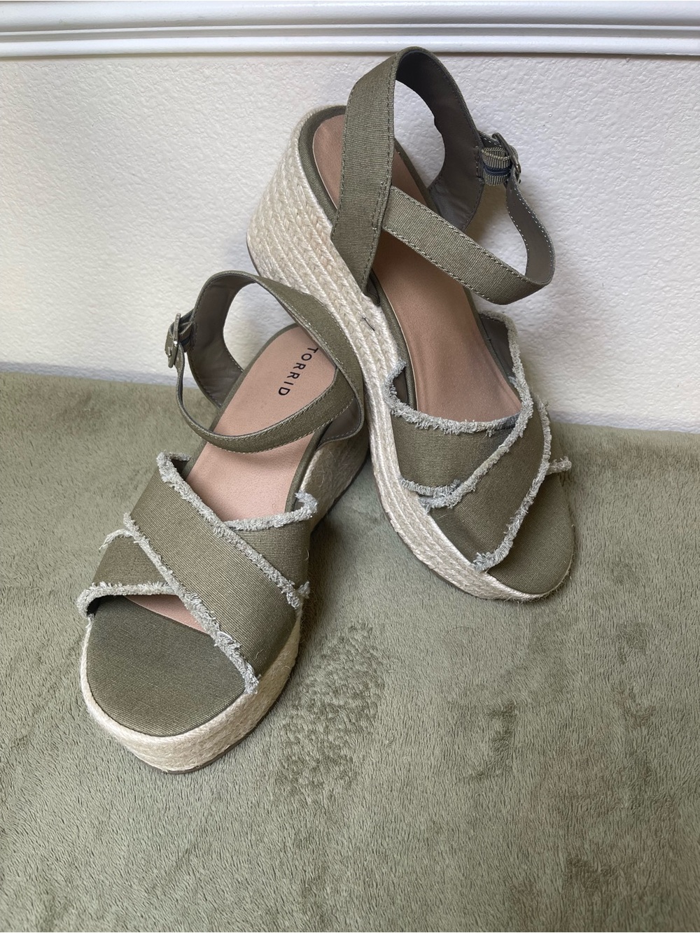 Torrid Womens 10WW Olive Green Frayed Canvas Espadrille Wedge Sandals Wide NWOB